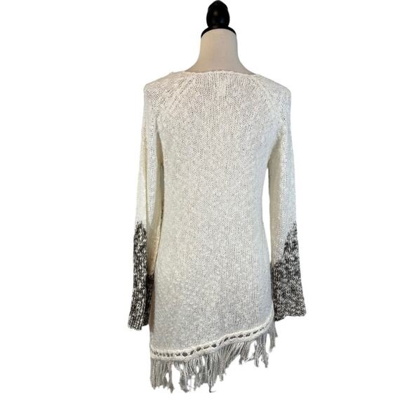 Chico's V-Neck Sweater Gray White Asymmetrical Fringe Trim, Size O (US
Size S/4) - Picture 7 of 10